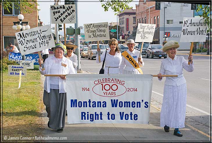 suffragettes_marching